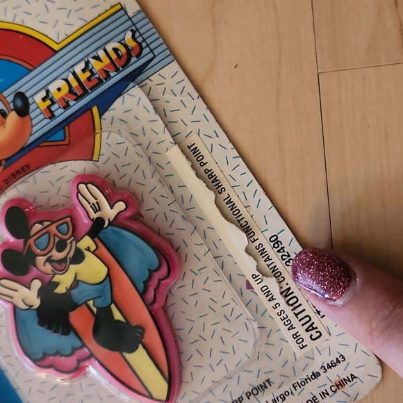 Lot of 5 VINTAGE Disney Pins - Mickey and Friends UNOPENED - Picture 6 of 13